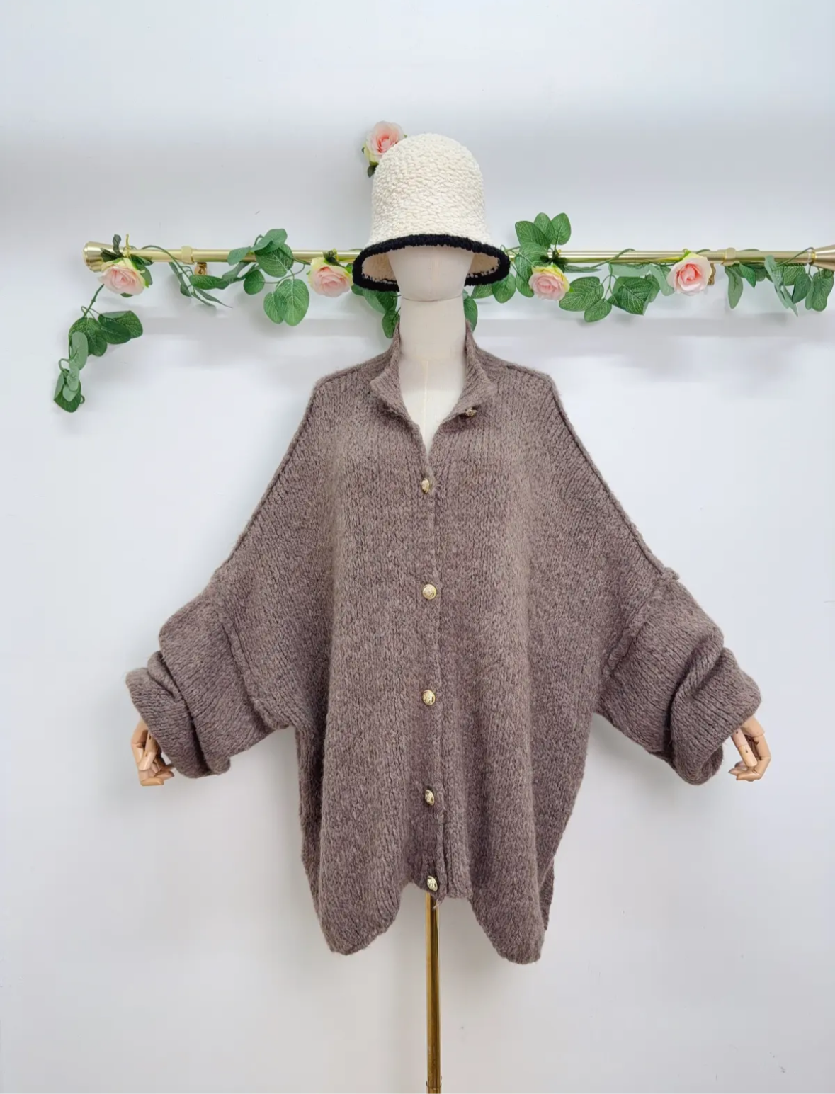 Oversize Boucle Cardigan Goldknöpfe