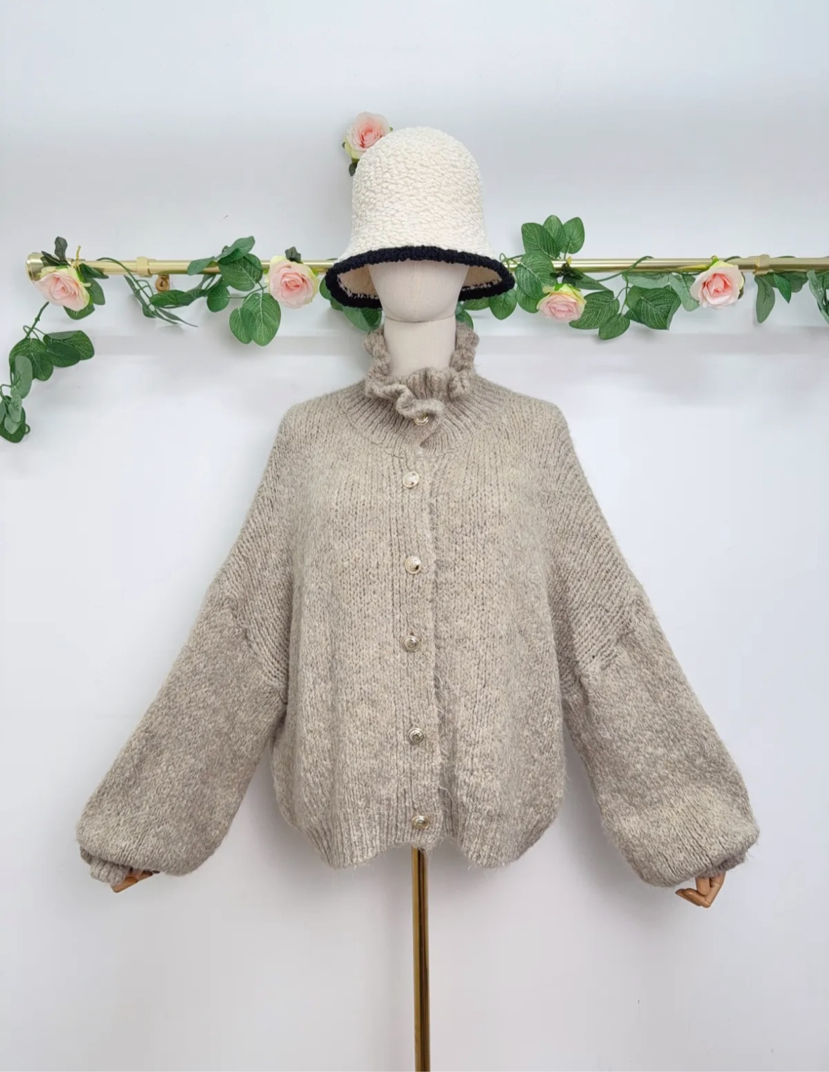 Rüschen Cardigan Goldknöpfe