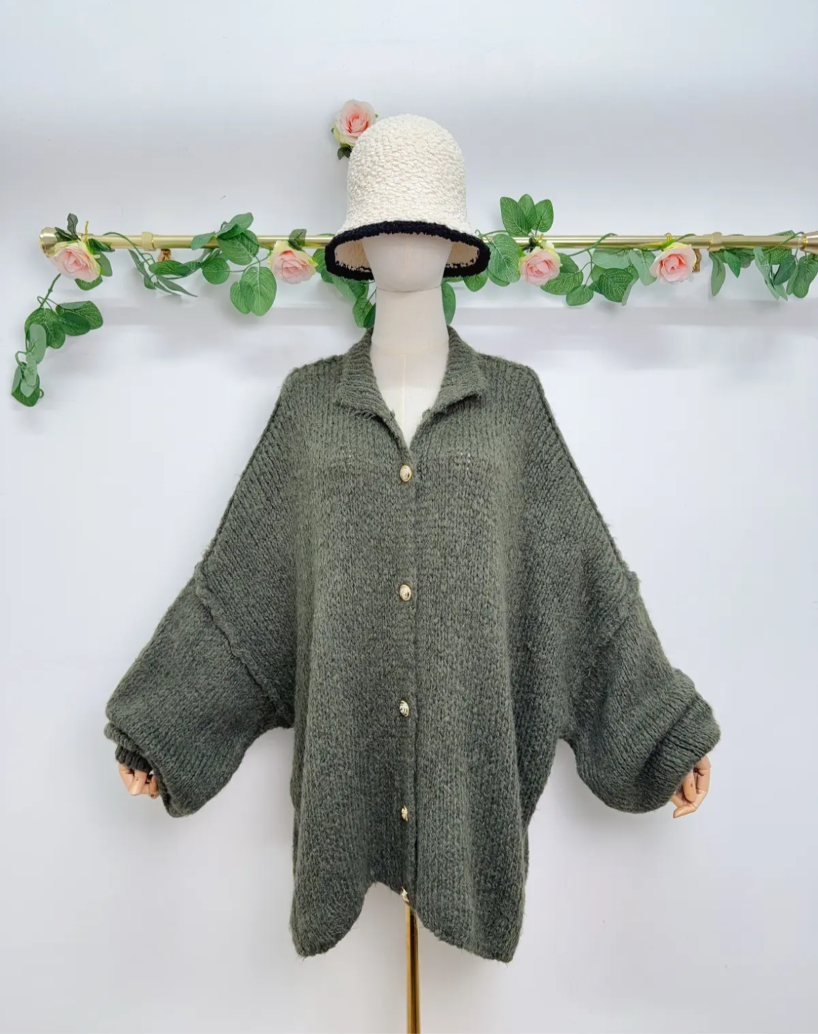 Oversize Boucle Cardigan Goldknöpfe