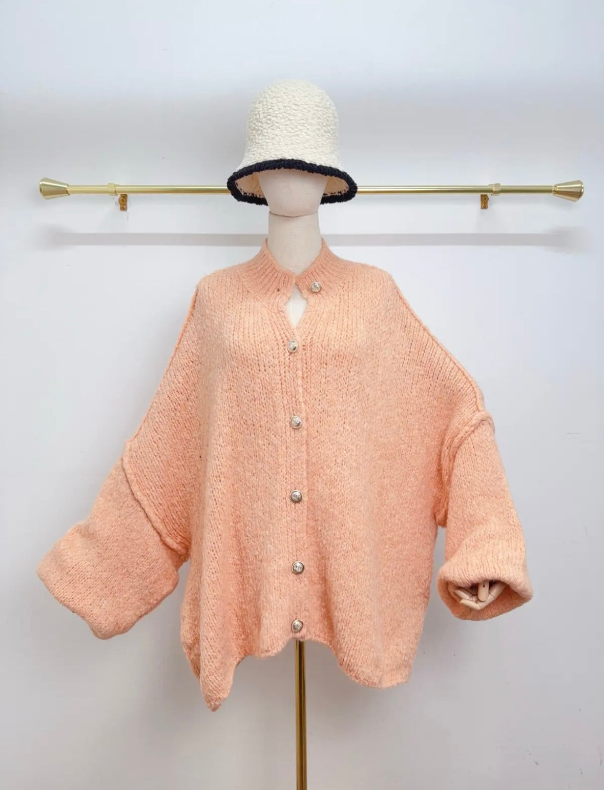 Oversize Boucle Cardigan Goldknöpfe