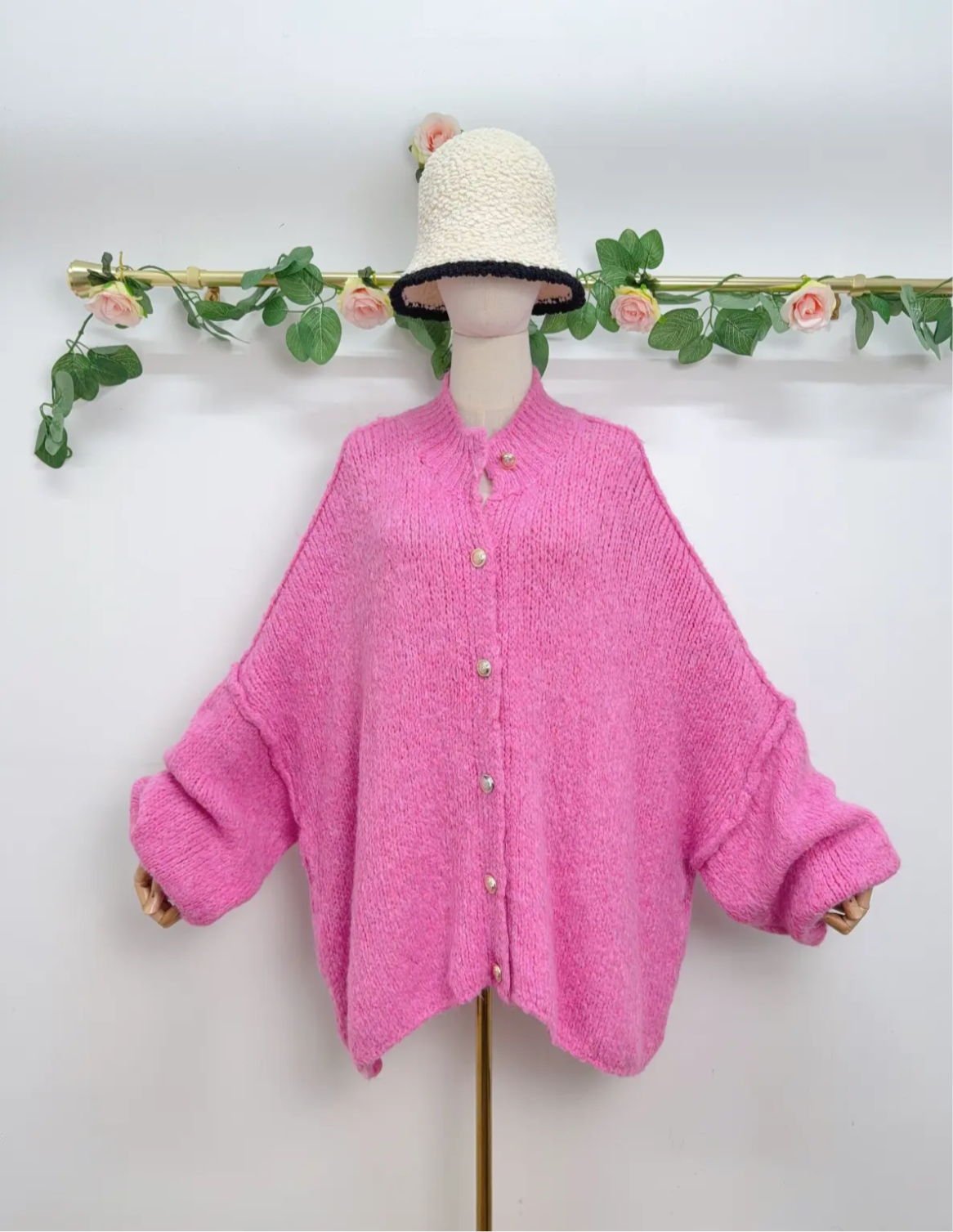 Oversize Boucle Cardigan Goldknöpfe