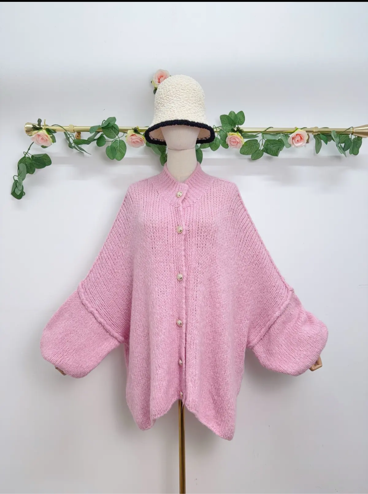 Oversize Boucle Cardigan Goldknöpfe
