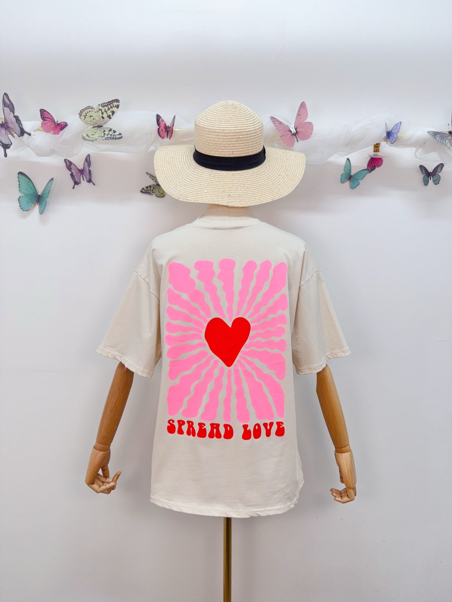 T-Shirt Spread Love