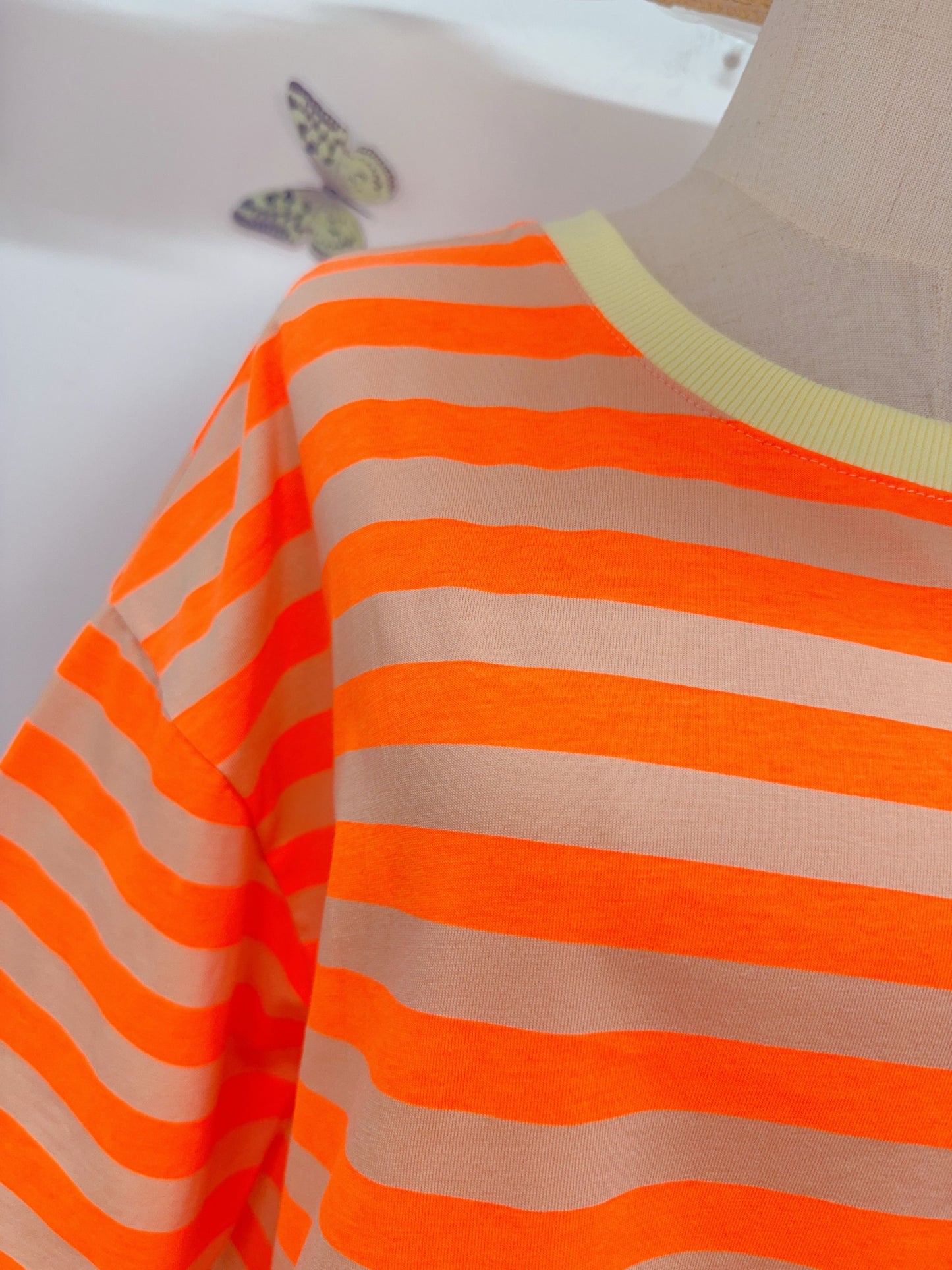 T-Shirt Streifen Rückenausschnitt