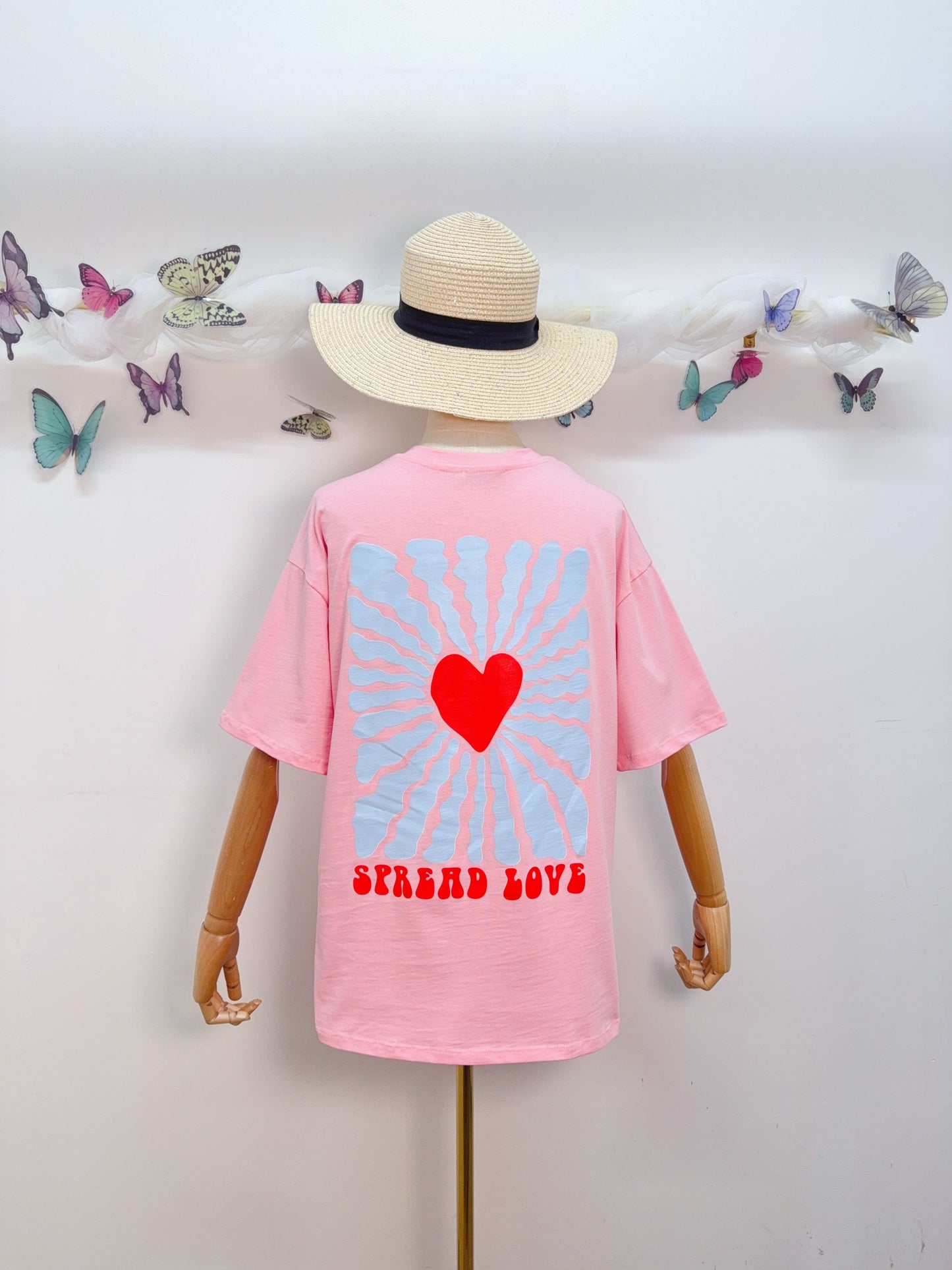 T-Shirt Spread Love