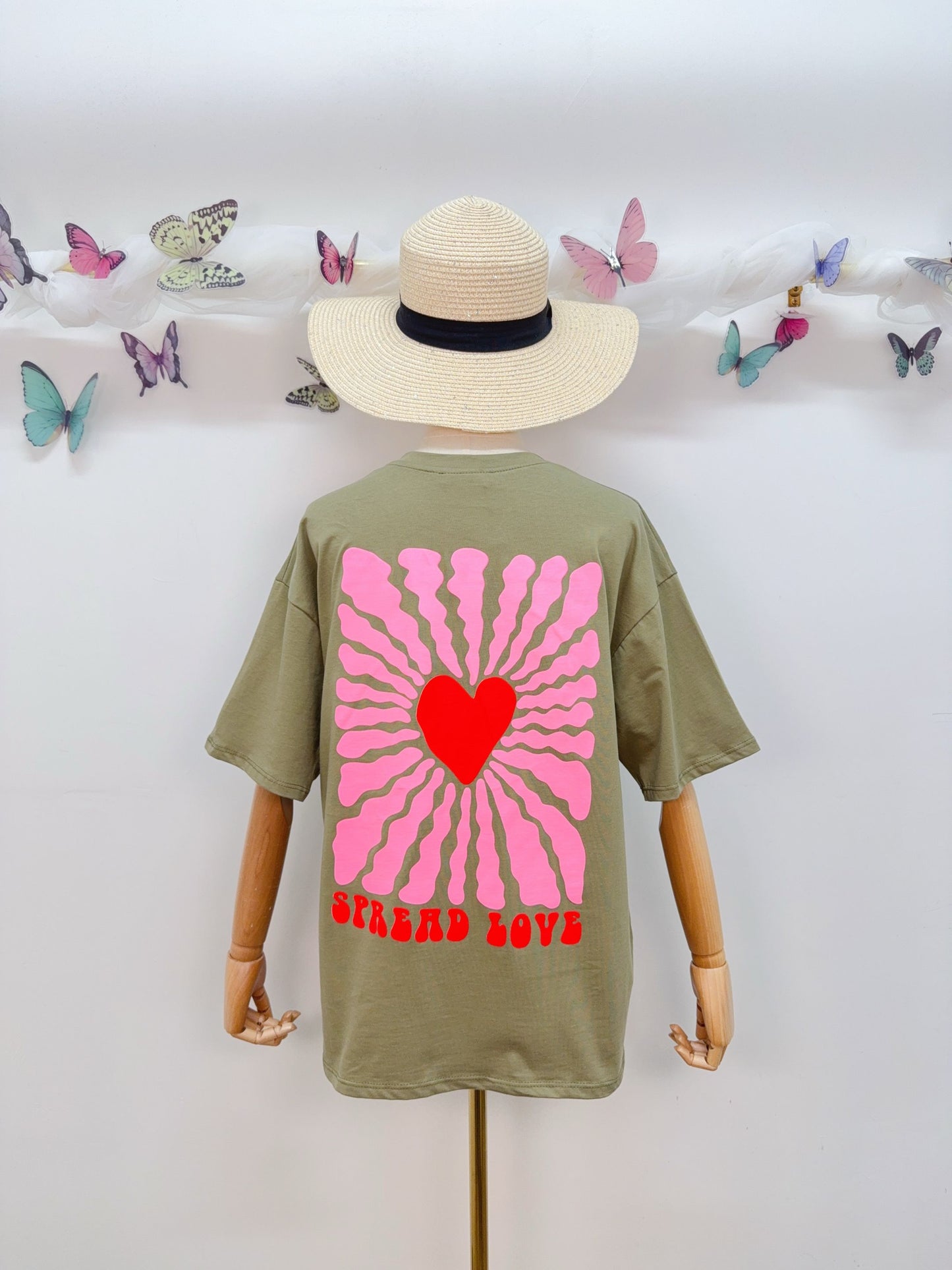 T-Shirt Spread Love