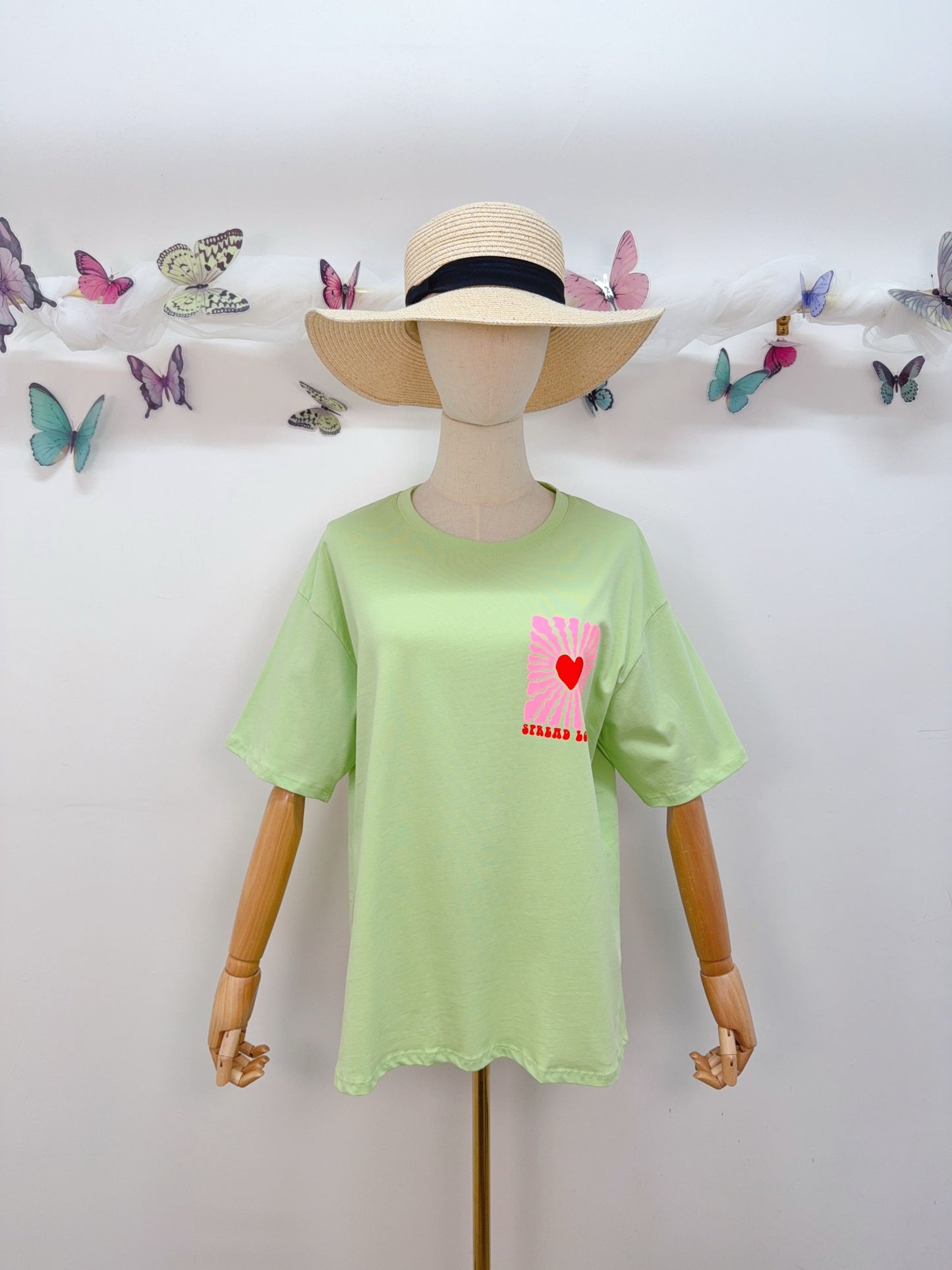 T-Shirt Spread Love