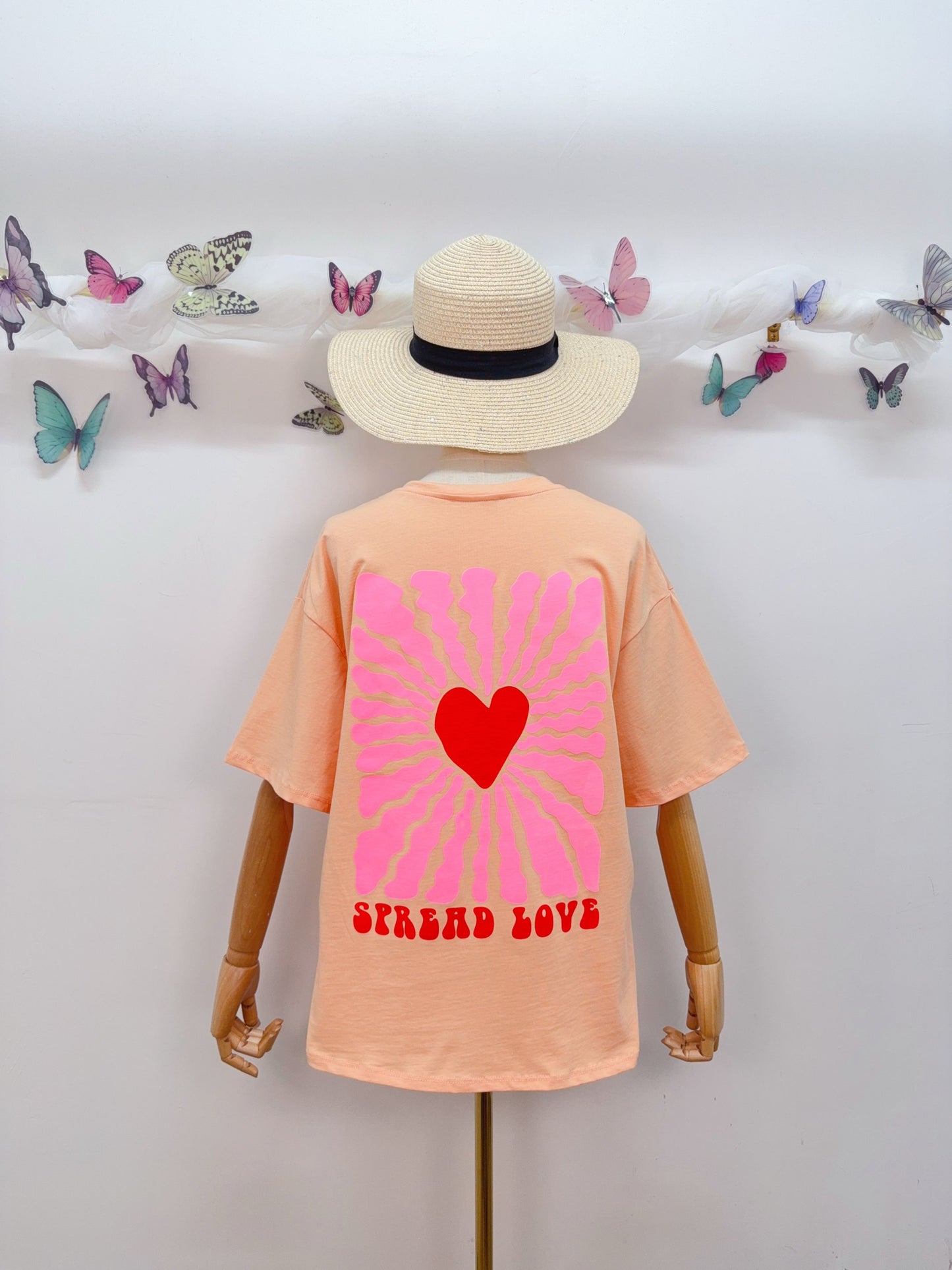 T-Shirt Spread Love