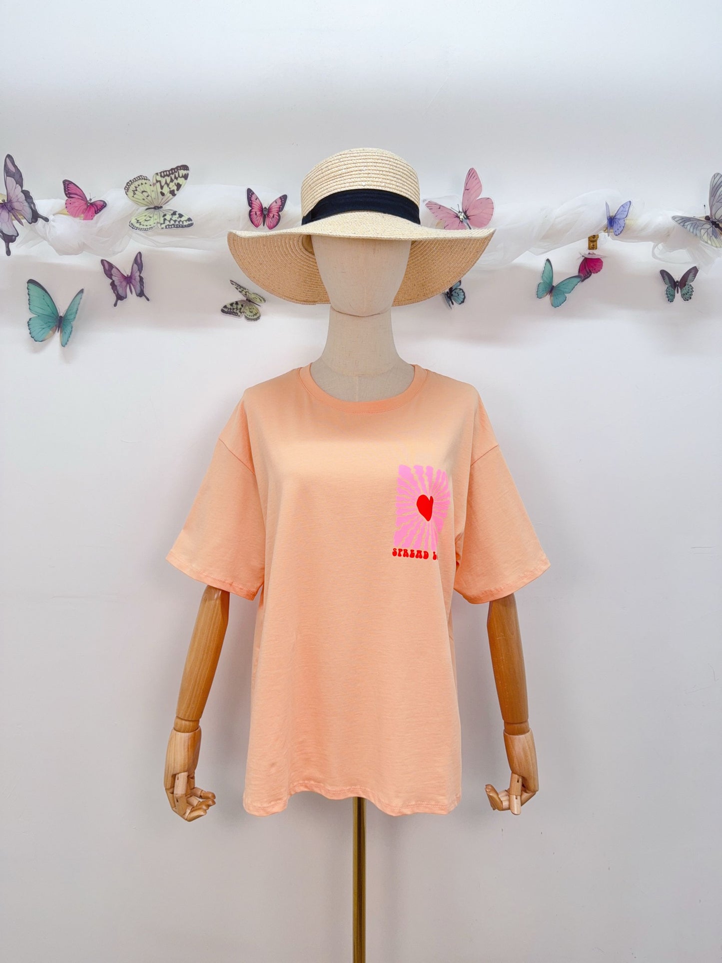 T-Shirt Spread Love